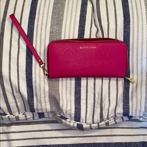 COPY - Michael Kors zippy wallet
